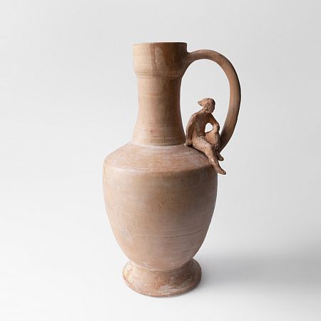 Сосуд с фигуративным элементом