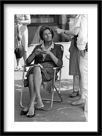 Итальянская актриса Софи Лорен готовится к съёмке в фильме «Подсолнухи»