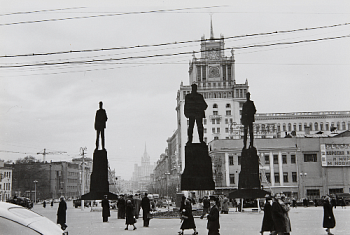 Где будет стоять Маяковский?